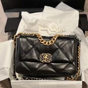 Chanel 19 small